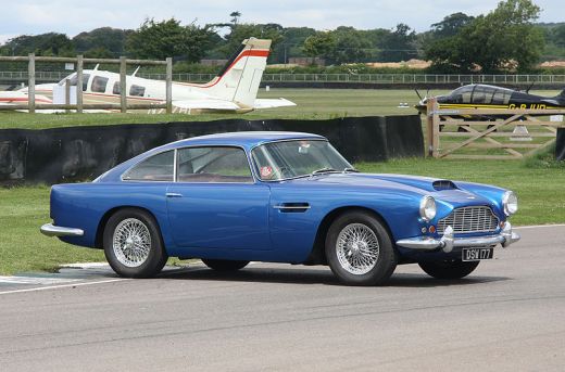 Aston Martin DB4